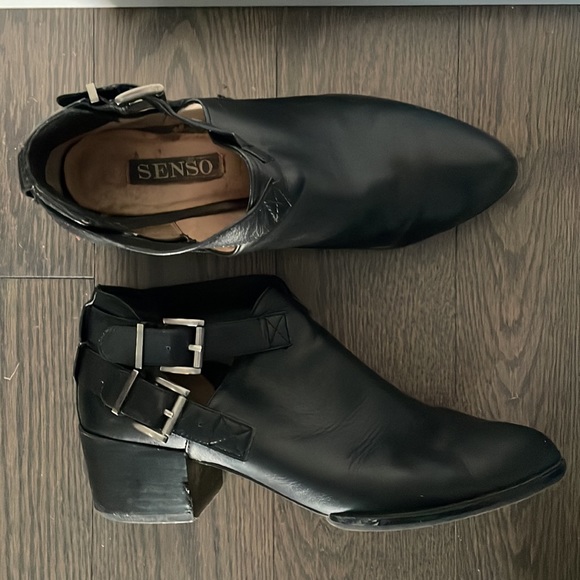 SENSO leather ankle booties with buckles - Picture 2 of 7